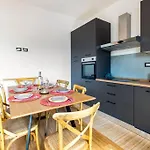 Apartament Spacious With Terrace 3 Bedroom, Metroa Battistini *