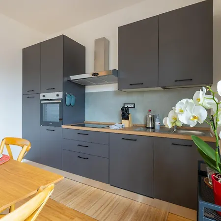 Daire Spacious With Terrace 3 Bedroom, Metroa Battistini Roma