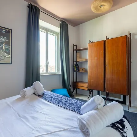 Daire Spacious With Terrace 3 Bedroom, Metroa Battistini *