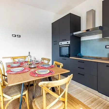 Apartment Spacious With Terrace 3 Bedroom, Metroa Battistini *